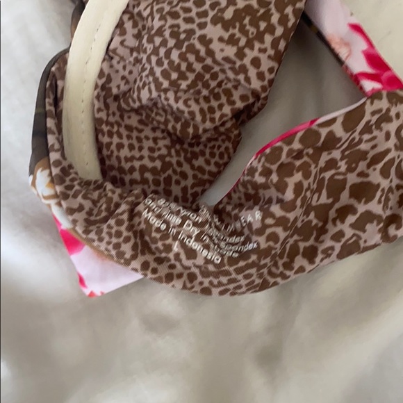 ❤️SOLD❤️Acacia Geneva + queen set in lei day - Picture 3 of 3